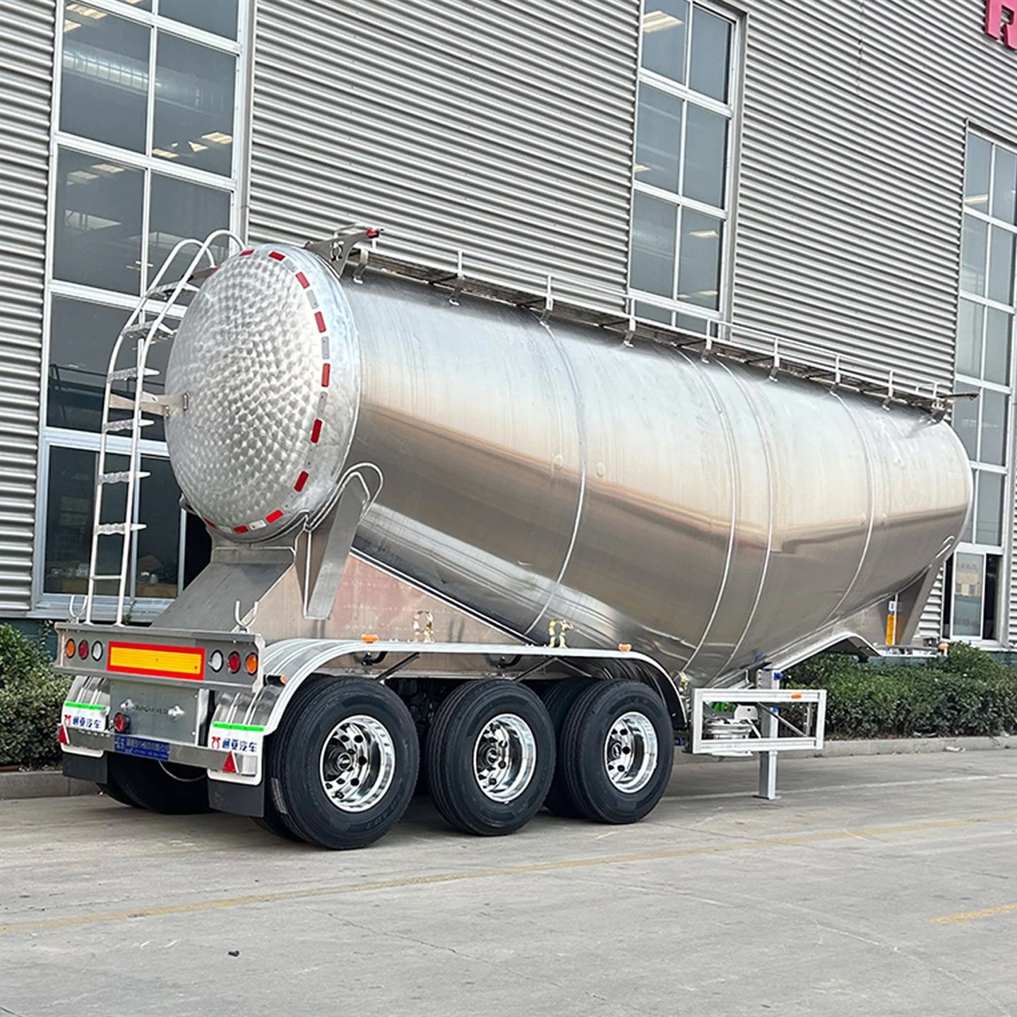 Anhänger für Massenzementtanker aus Aluminium